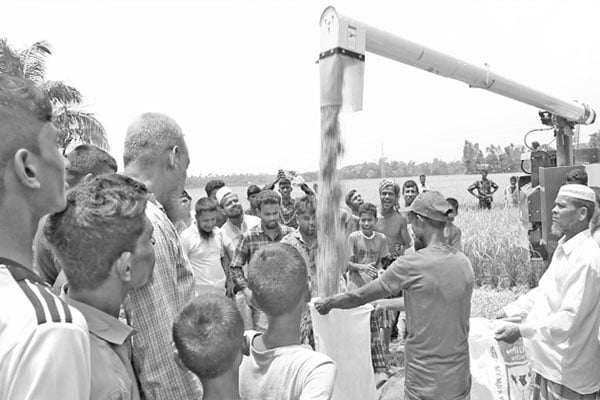 চাষে যন্ত্র ব্যবহারে কমছে খরচ