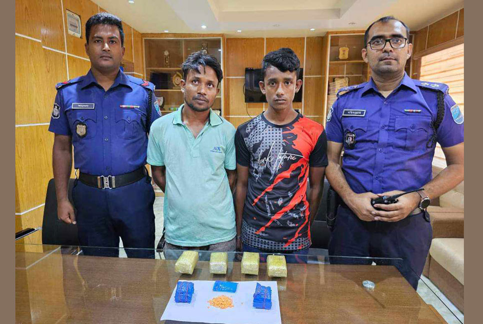 ঢাকা-চট্টগ্রাম মহাসড়কে বাস থেকে ১০ হাজার পিস ইয়াবাসহ গ্রেফতার ২