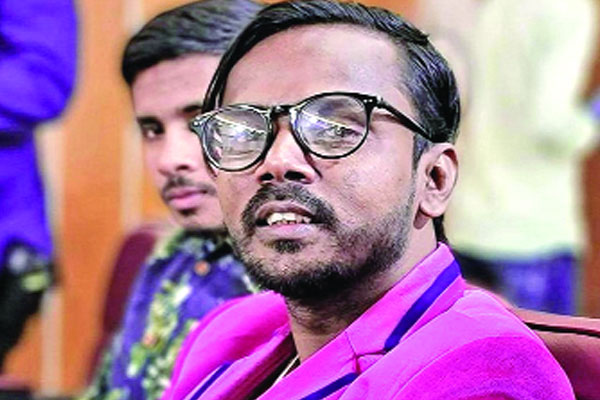 নিরাপত্তা শঙ্কা নিয়ে ডিবি কার্যালয়ে হিরো আলম