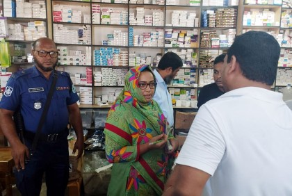 দিনাজপুরে দুই ফার্মেসিকে জরিমানা