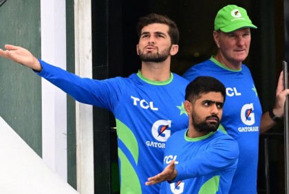 টস জিতে ব্যাটিংয়ে পাকিস্তান