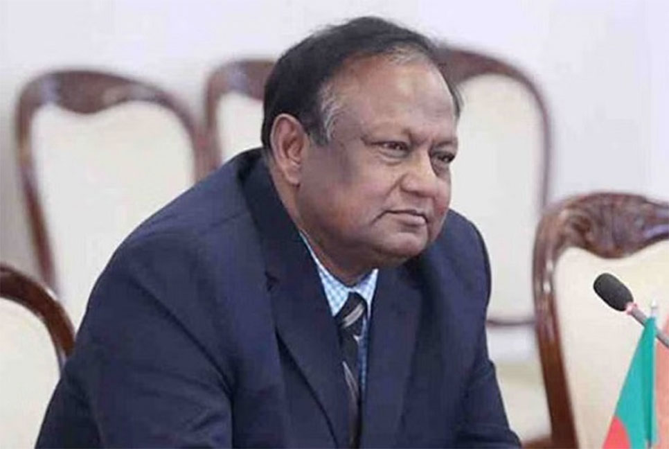বেঁধে দেওয়া তিন পণ্যের দাম শক্তভাবে মনিটরিং করা হচ্ছে : বাণিজ্যমন্ত্রী