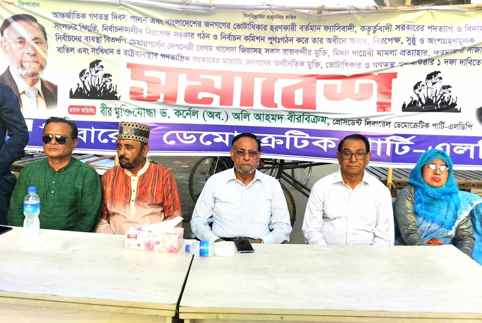 গভীর থেকে গভীরতম সংকটের দিকে যাচ্ছে দেশ : কর্নেল অলি