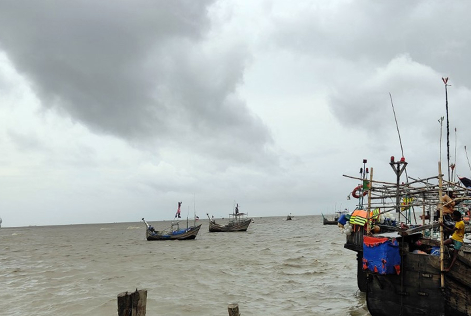 ইঞ্জিন বিকল, চারদিন ধরে সাগরে ভাসছেন ১৭ জেলে