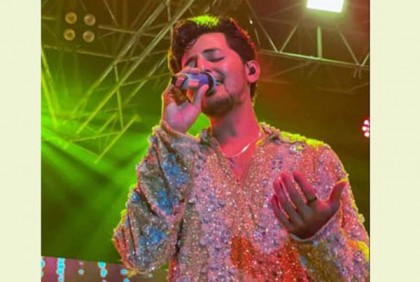 ঢাকার দর্শক মাতালেন দর্শন রাভাল