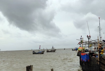 ইঞ্জিন বিকল, চারদিন ধরে সাগরে ভাসছেন ১৭ জেলে