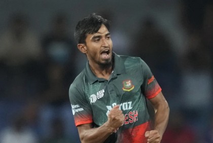 অভিষেকেই দুই ওভারে দুই উইকেট, ‘নয়া সাকিবে’ বিপাকে ভারত
