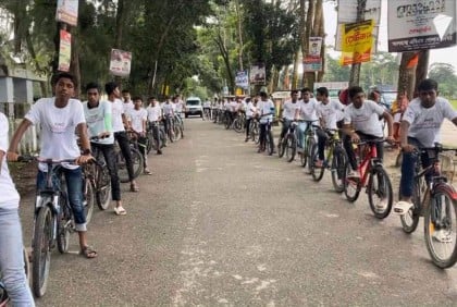 জলবায়ুর ন্যায্যতার দাবিতে বরগুনায় সাইকেল শোভাযাত্রা
