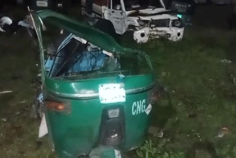 রায়পুরায় ট্রাক-সিএনজির সংঘর্ষে ৩ যাত্রী নিহত, আহত  ২