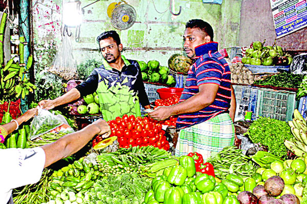 সিন্ডিকেটের কবলে নিত্যপণ্য