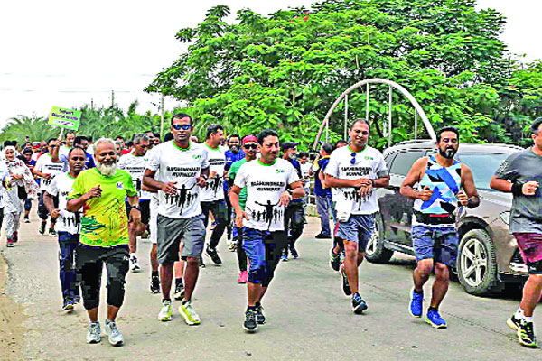 বসুন্ধরায় ‘ক্রস কমিউনিটি রান’ অনুষ্ঠিত