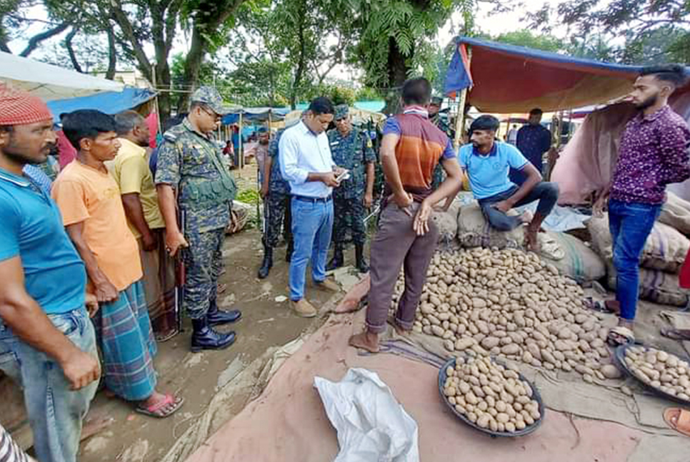 হবিগঞ্জে আলুর আড়তে অভিযান, জরিমানা