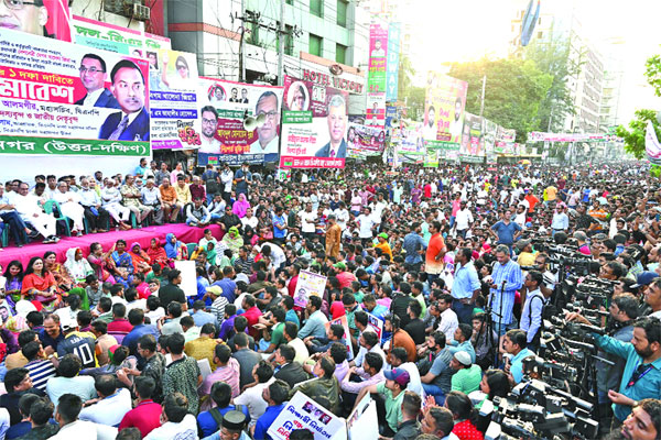 নির্দলীয় সরকারের অধীনে নির্বাচন দিন