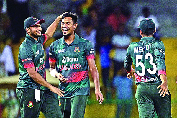 টপের লজ্জা লেজের লড়াই