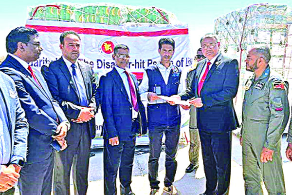 লিবিয়ায় দুর্গতদের জন্য বাংলাদেশের ত্রাণ হস্তান্তর