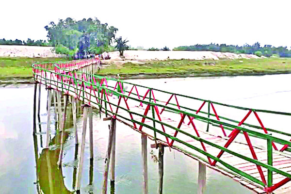 গ্রামবাসীর অর্থায়নে দৃষ্টিনন্দন সেতু