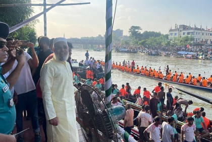 দীর্ঘ ৪০ বছর পর তুরাগ নদীতে নৌকা বাইচ 

