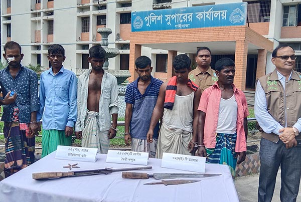 ডাকাতির প্রস্তুতিকালে গুলি ও বন্দুকসহ ৬ ডাকাত গ্রেফতার