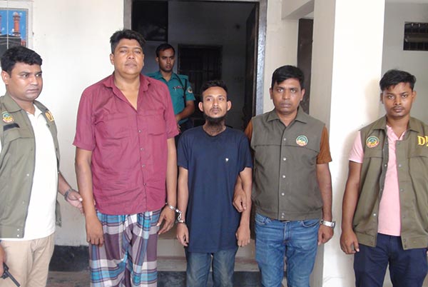 গাজীপুরে কোটি টাকার ক্রিস্টাল মেথ আইসসহ দুইজন গ্রেফতার