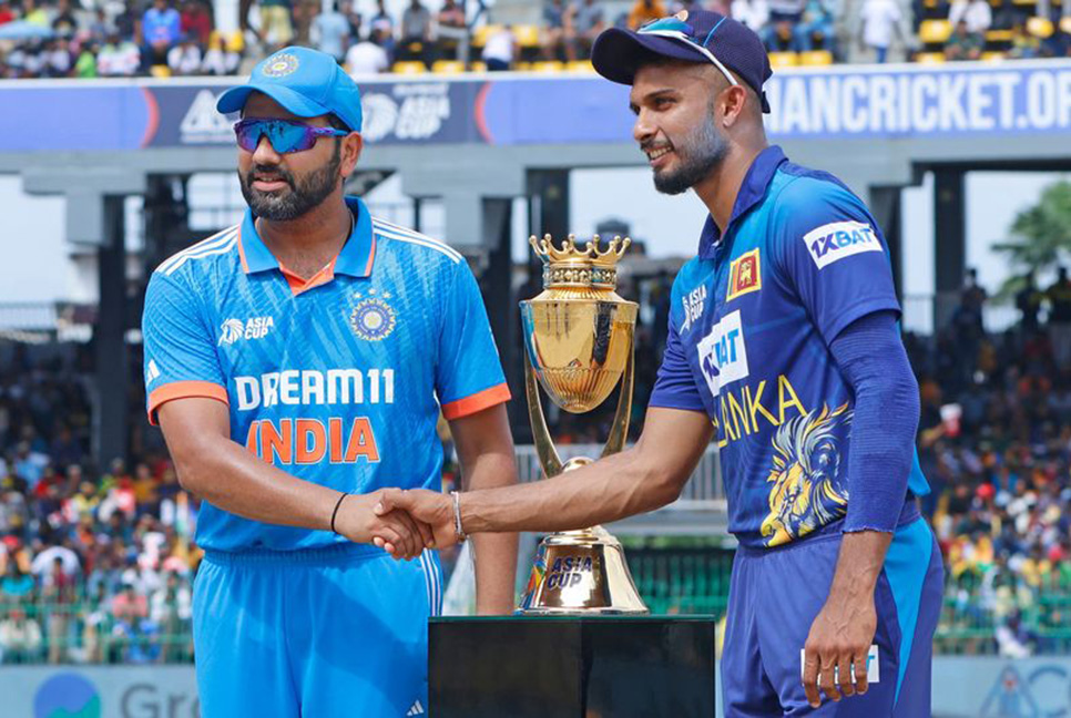 এশিয়া কাপ ফাইনাল : বৃষ্টি থেমেছে, ব্যাটিংয়ে নেমেছে শ্রীলঙ্কা


