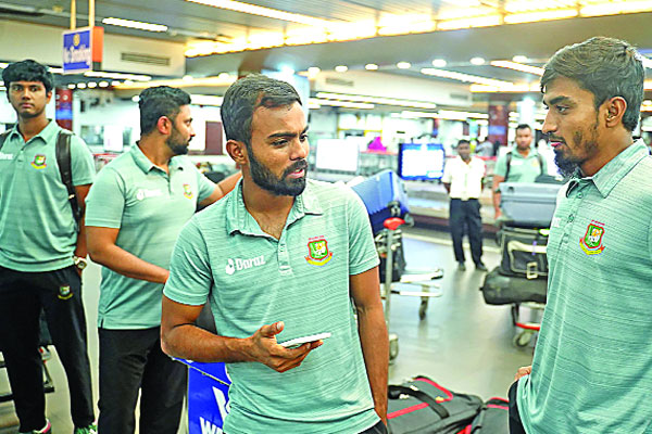 ভারত জয়ের তৃপ্তি নিয়ে দেশে ফিরেছেন টাইগাররা
