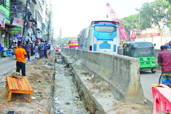 বৈদ্যুতিক ক্যাবল স্থাপনে মানুষের চরম ভোগান্তি