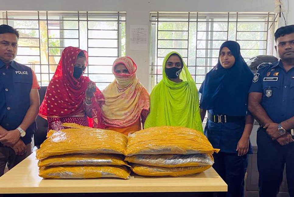 কসবায় গাঁজাসহ তিন নারী আটক