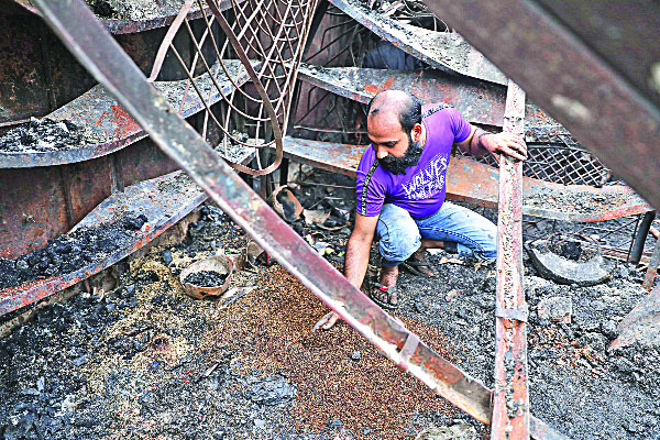 ঘুরে দাঁড়ানোর চেষ্টা