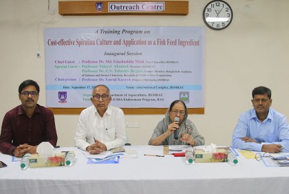 
বশেমুরকৃবিতে মৎস্য খাদ্য হিসেবে স্পিরুলিনার চাষ এবং ব্যবহার শীর্ষক কর্মশালা অনুষ্ঠিত