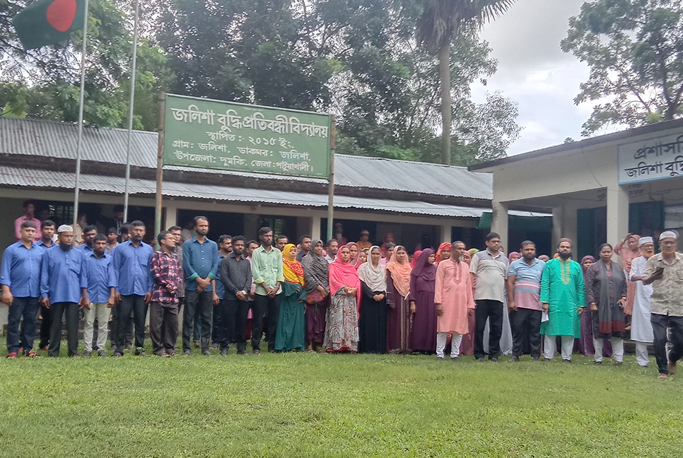 দুমকিতে জলিশা বুদ্ধি প্রতিবন্ধী বিদ্যালয় পরিদর্শন