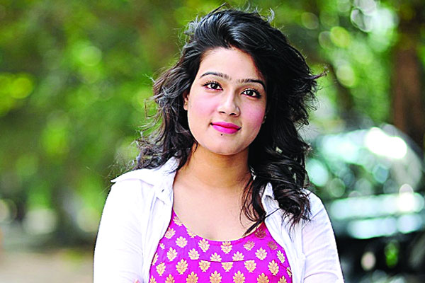 বিচারকের আসনে মাহি