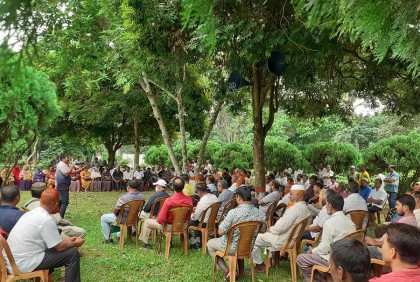 ১৬ দফা দাবিতে ইবি কর্মকর্তাদের আন্দোলন