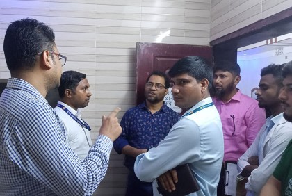 দেখে দেখে অপারেশন থিয়েটারের ইনচার্জ!