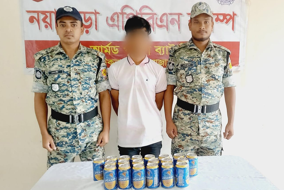 টেকনাফে বিদেশি বিয়ারসহ এক রোহিঙ্গা আটক 