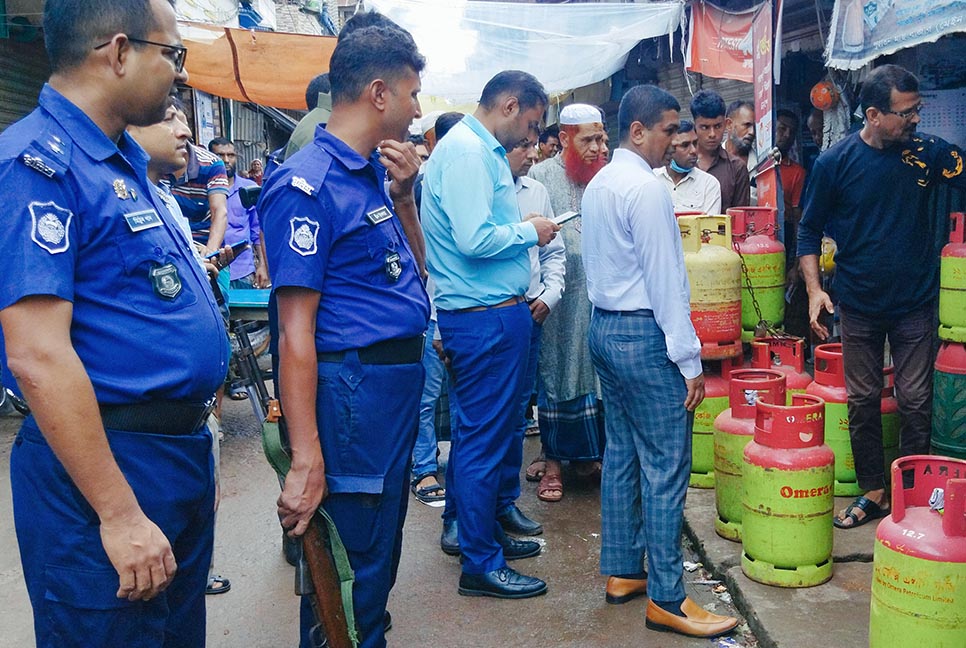 মোরেলগঞ্জে প্রশাসনের বাজার দর মনিটরিং
