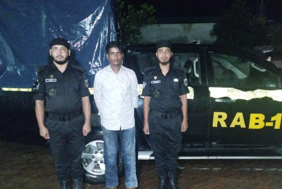 টেকনাফে র‌্যাবের অভিযানে ৪১ হাজার ইয়াবাসহ আটক ১