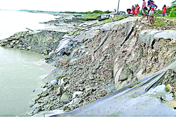 খুলনায় ভাঙন আতঙ্ক
