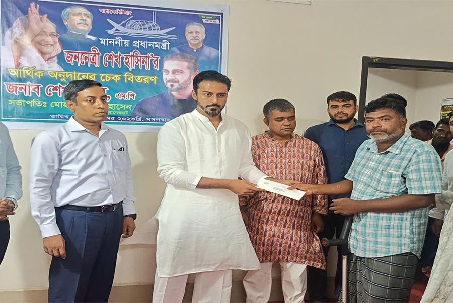 কচুয়ায় প্রধানমন্ত্রীর আর্থিক অনুদানের চেক পেলেন ৪৮ ব্যক্তি