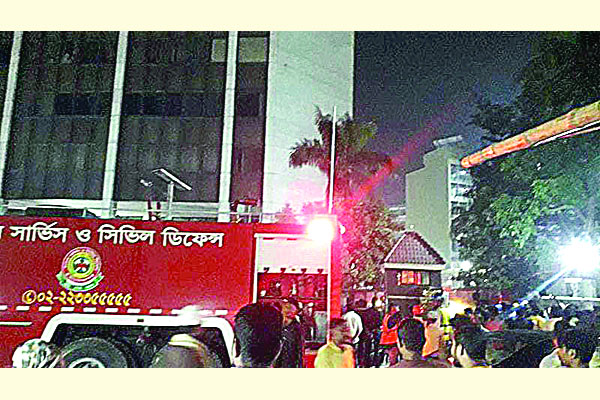 সেনা কল্যাণ ভবনে আগুন নিয়ন্ত্রণে চার ইউনিট