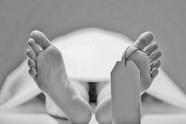 রাস্তার পাশে যুবকের লাশ
