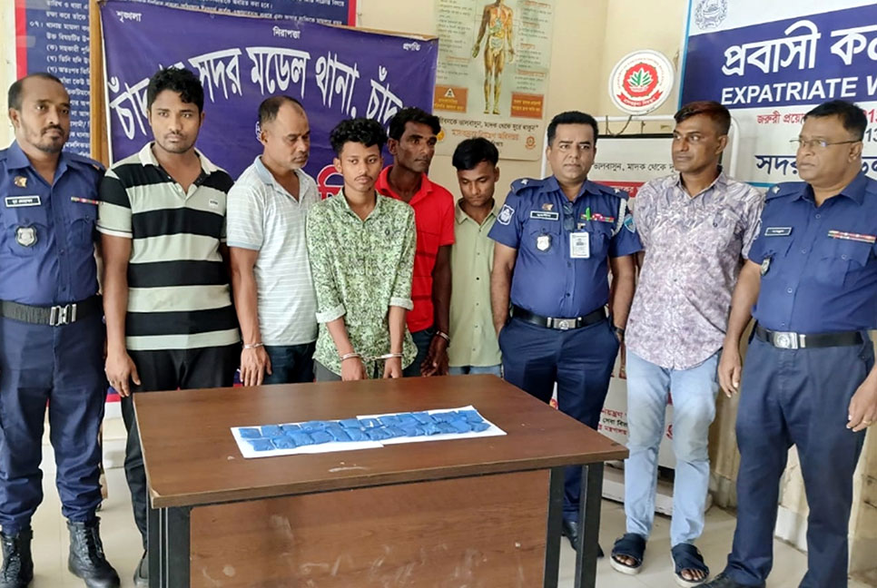 
চাঁদপুরে মাদকসহ ৫ বিক্রেতা আটক