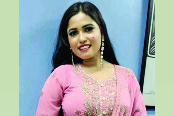 ভিন্ন পরিচয়ে রুবিনা