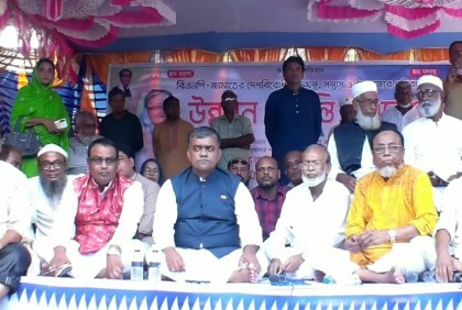 বাগেরহাটে আওয়ামী লীগের শান্তি 
সমাবেশে মানুষের ঢল