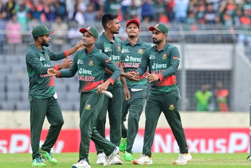বৃষ্টির পর মুস্তাফিজের জোড়া আঘাত, চাপে নিউজিল্যান্ড