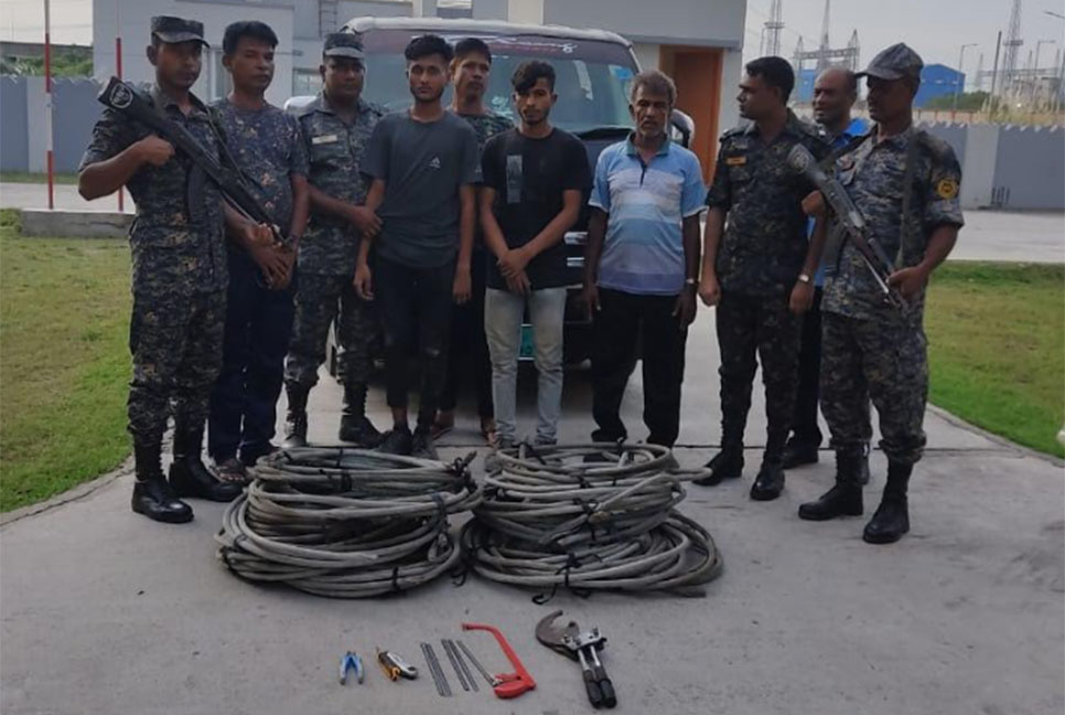 রামপাল তাপবিদ্যুৎ কেন্দ্রের ২৬৩ 
কেজি তামার তারসহ আটক ৩