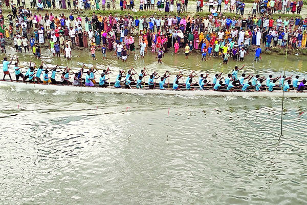 ঘাঘট নদে নৌকাবাইচ