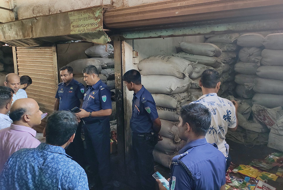 শ্রীমঙ্গলে নকল প্যাকেট ও চোরাই চা জব্দ