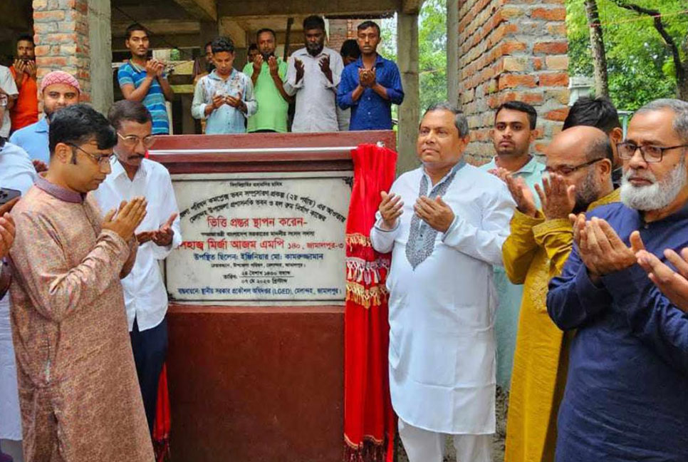 দেশি-বিদেশি ষড়যন্ত্রকারীরা চায় না শেখ হাসিনা আবারও ক্ষমতায় আসুক: মির্জা আজম