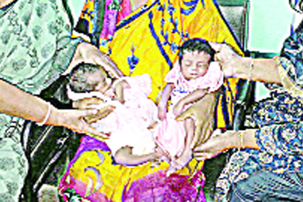 দুঃখিনী মাহিনুর টেরই পেল না আলাদা হয়ে গেছে তার দুনিয়াটা
