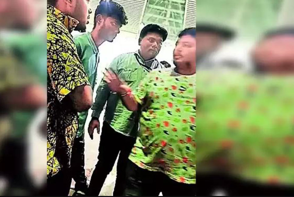 ভারতে বিমানবন্দরে বাংলাদেশি শিক্ষার্থীদের ওপর হামলা